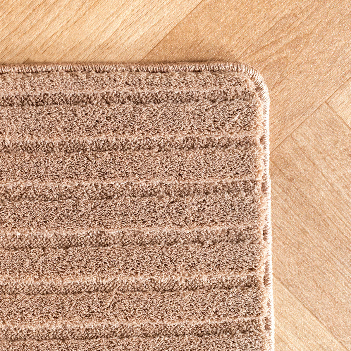 Pia 1612 beige · Moderner Teppich mit geschwungenem Linienmuster