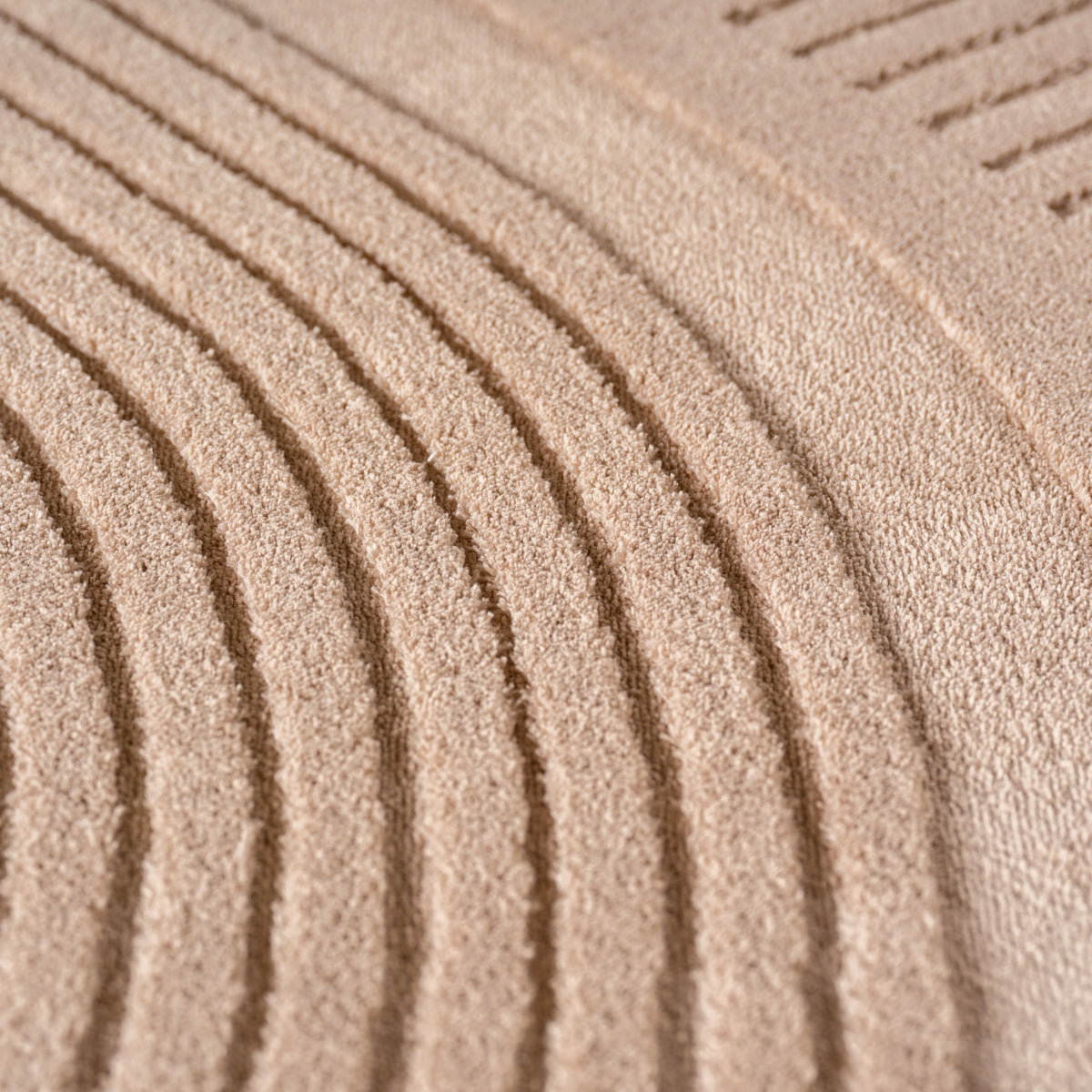 Pia 1612 beige · Moderner Teppich mit geschwungenem Linienmuster
