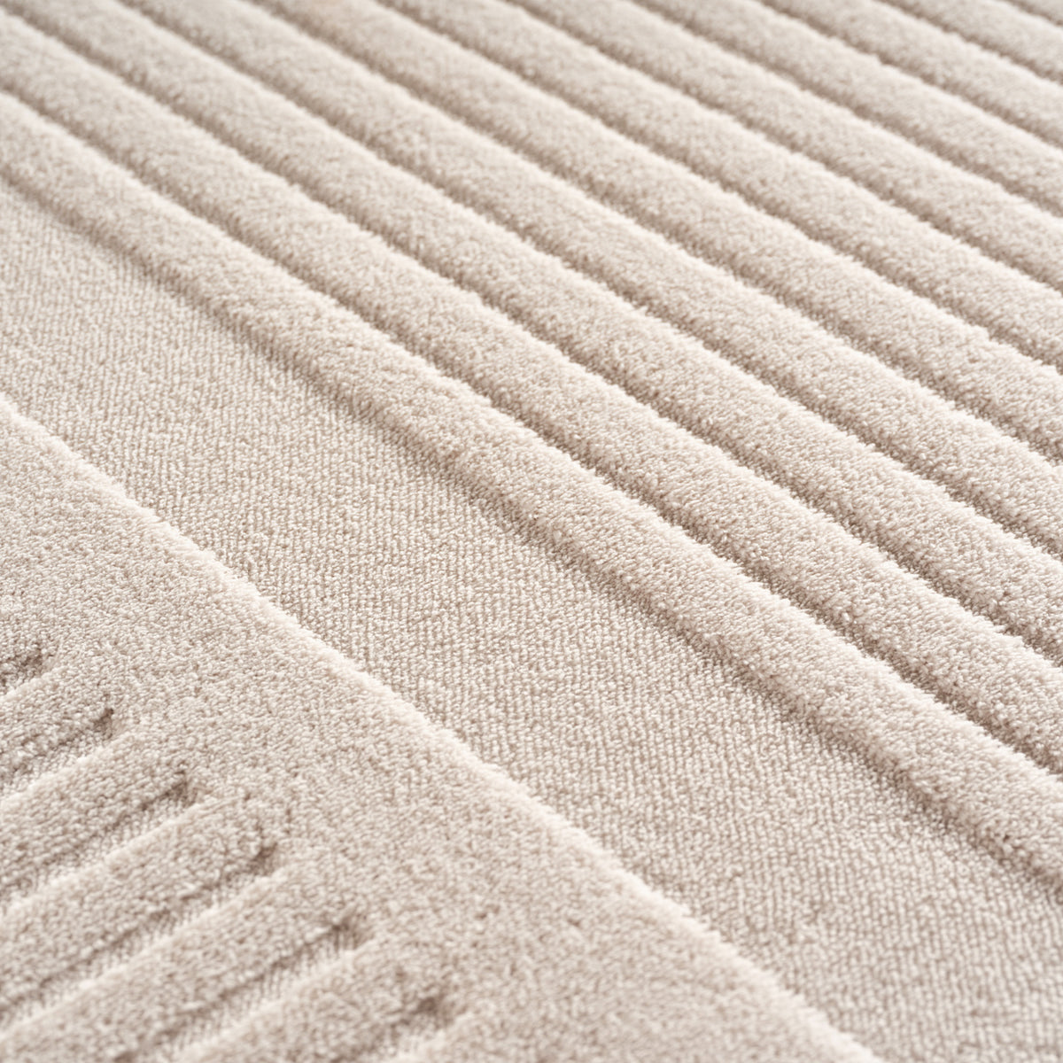 Pia 1612 creme · Moderner Teppich mit geschwungenem Linienmuster