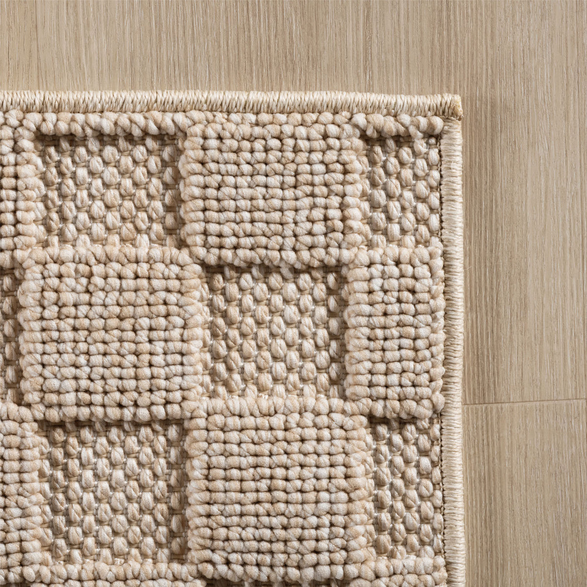 Hira 2203 beige · Moderner Strukturteppich mit geometrischem 3D-Rautenmuster
