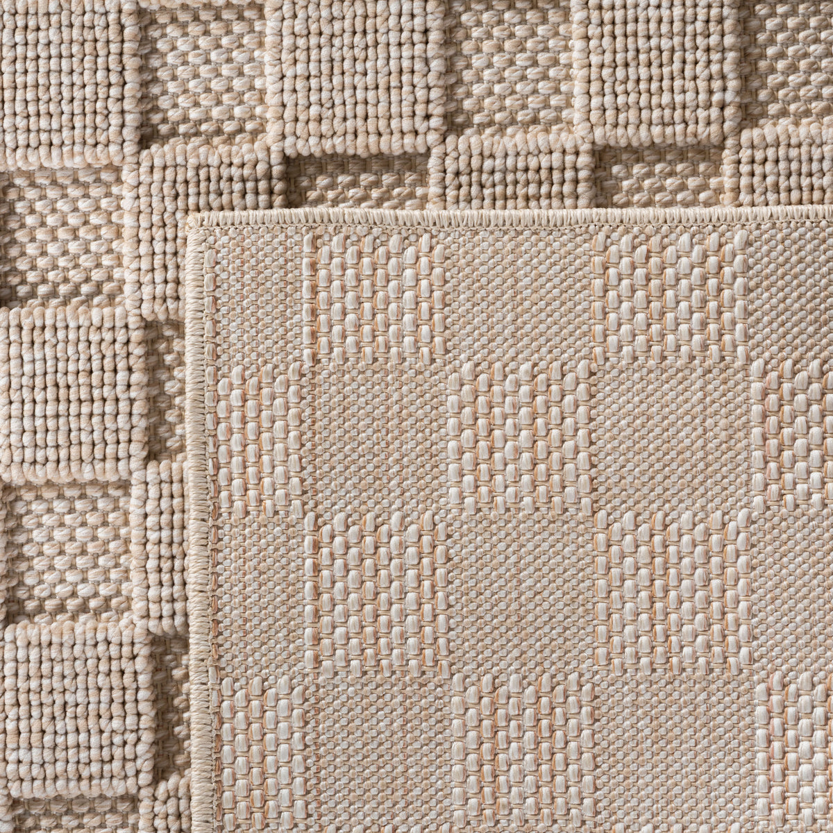 Hira 2203 beige · Moderner Strukturteppich mit geometrischem 3D-Rautenmuster