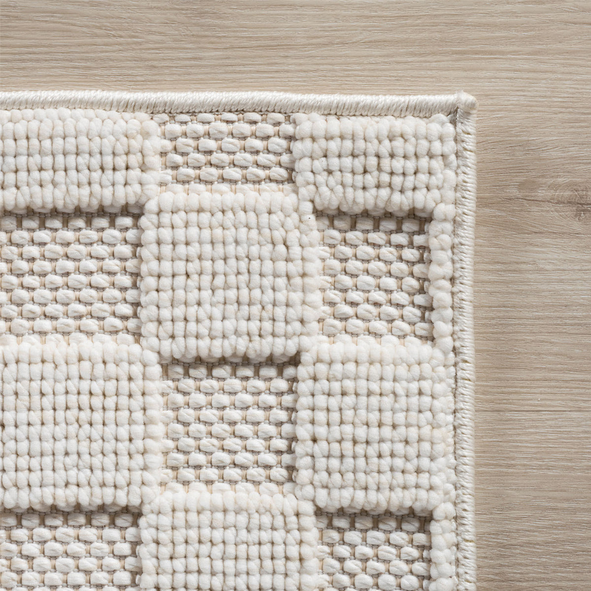 Hira 2203 creme · Moderner Strukturteppich mit geometrischem 3D-Rautenmuster