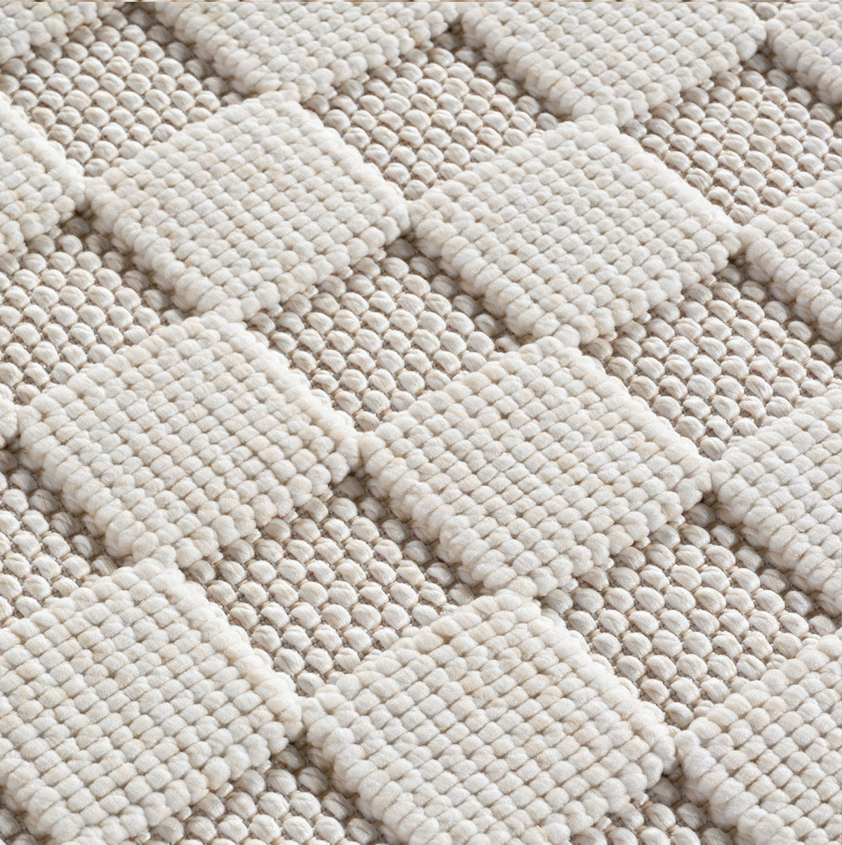 Hira 2203 creme · Moderner Strukturteppich mit geometrischem 3D-Rautenmuster