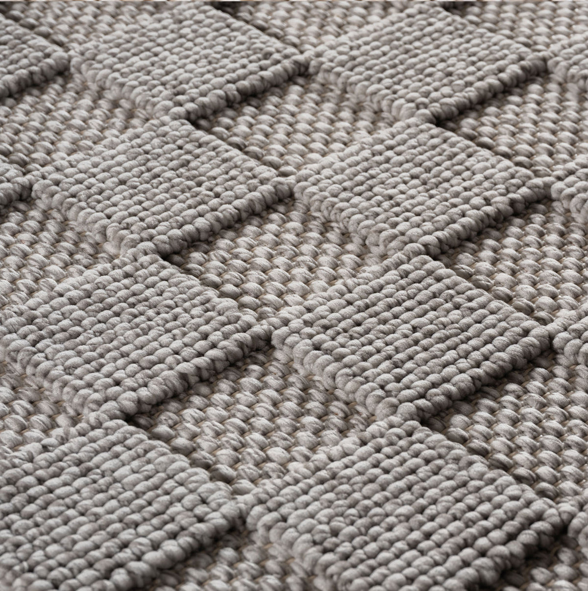 Hira 2203 grau · Moderner Strukturteppich mit geometrischem 3D-Rautenmuster